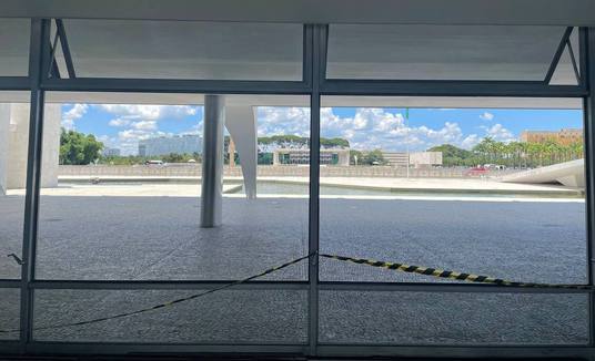 Um mês após invasão, vidraças do Palácio do Planalto não foram repostas (Ana Isabel Mansur/R7 - 8.2.2023)